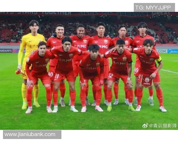 亚美超足球联赛新赛季揭幕各队争夺冠军荣耀精彩纷呈